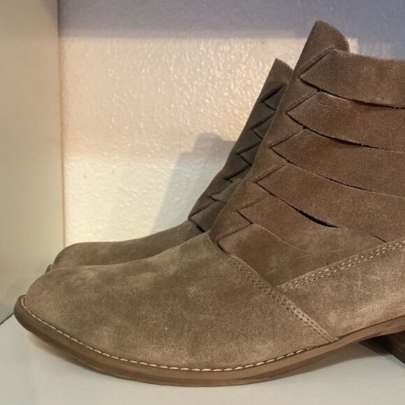 Volatile Womens Leather Suede Distressed Cut Out Zip Woven Tan Ankle Booties - Picture 6 of 13